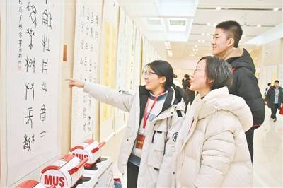 全國青少年甲骨文書法作品邀請展綠城開幕