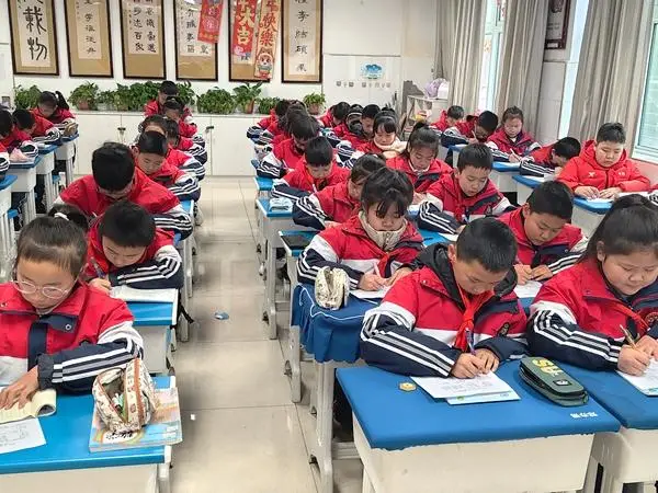 漢濱區果園小學開展數學計算比賽活動