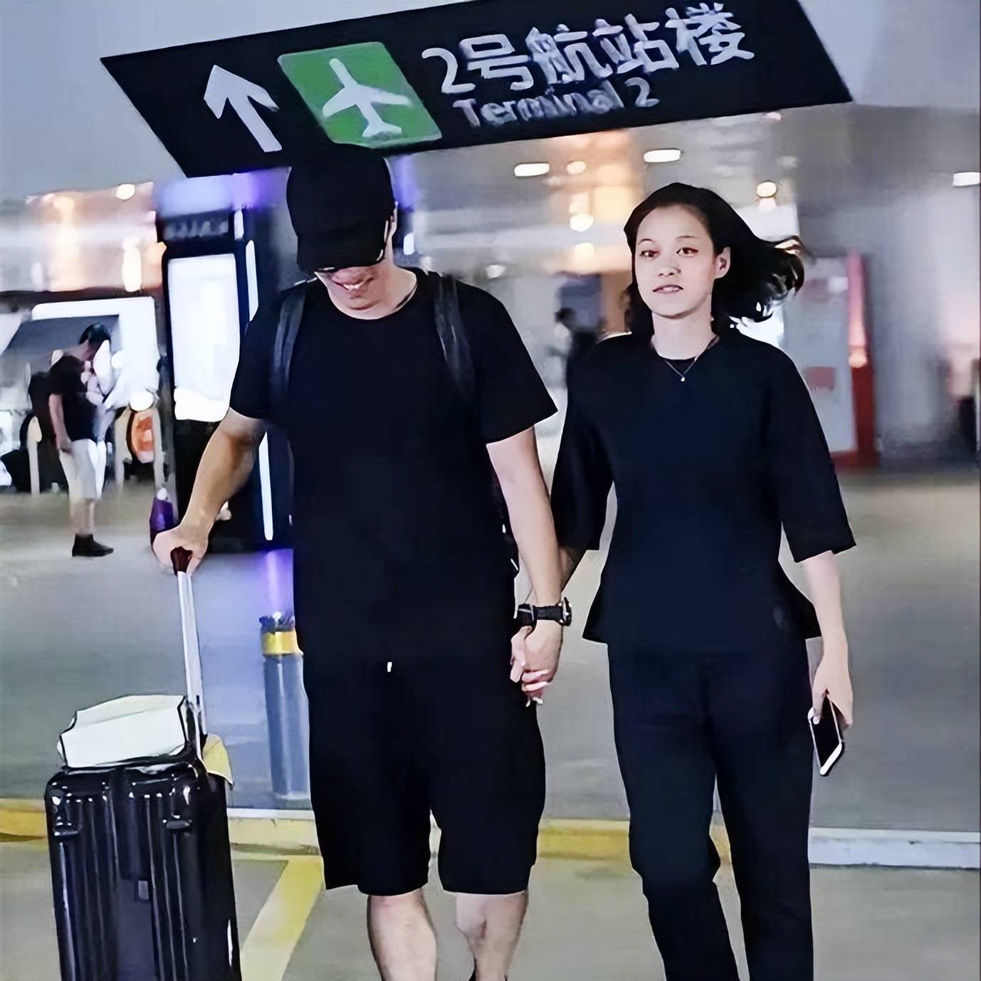 原創身價7億二婚娶師妹，劉翔愛旅遊不創業不奢侈，女友是暗黑休閒風