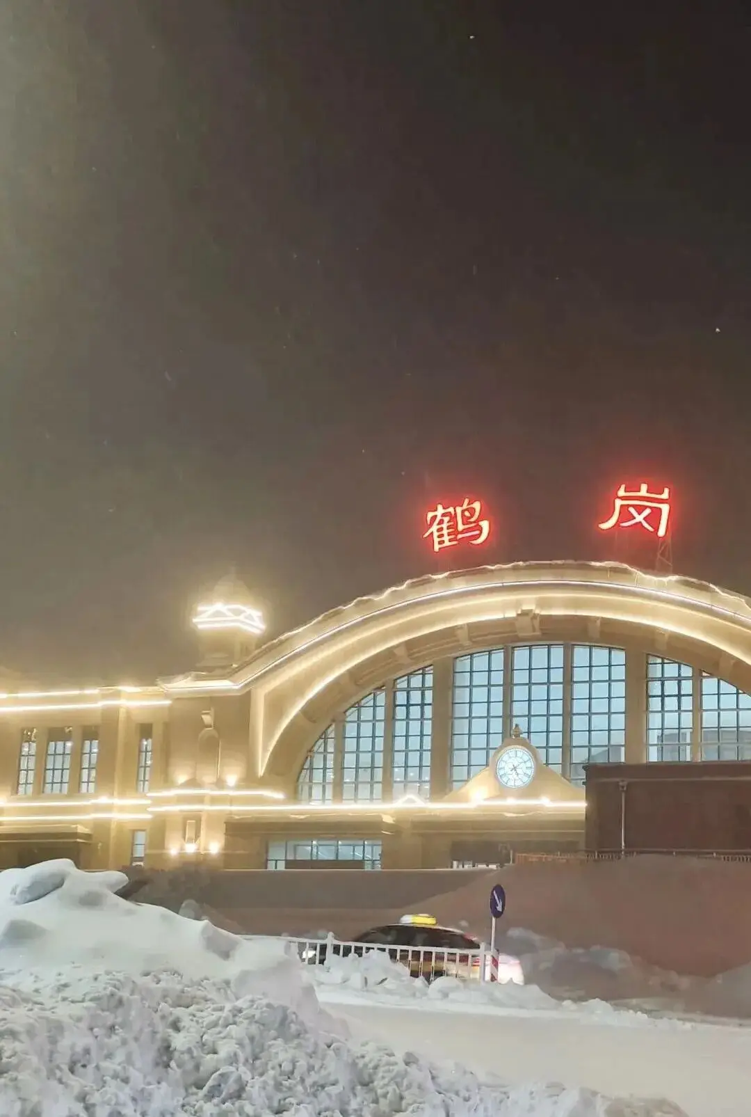 鶴崗「房產一哥」，轉行擦邊背後