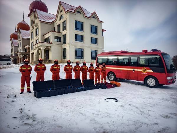 哈爾濱消防救援機動支隊護航亞布力冰雪旅遊季