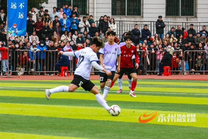 新田：中南大學隊與永州新田隊足球友誼賽精彩紛呈（組圖）