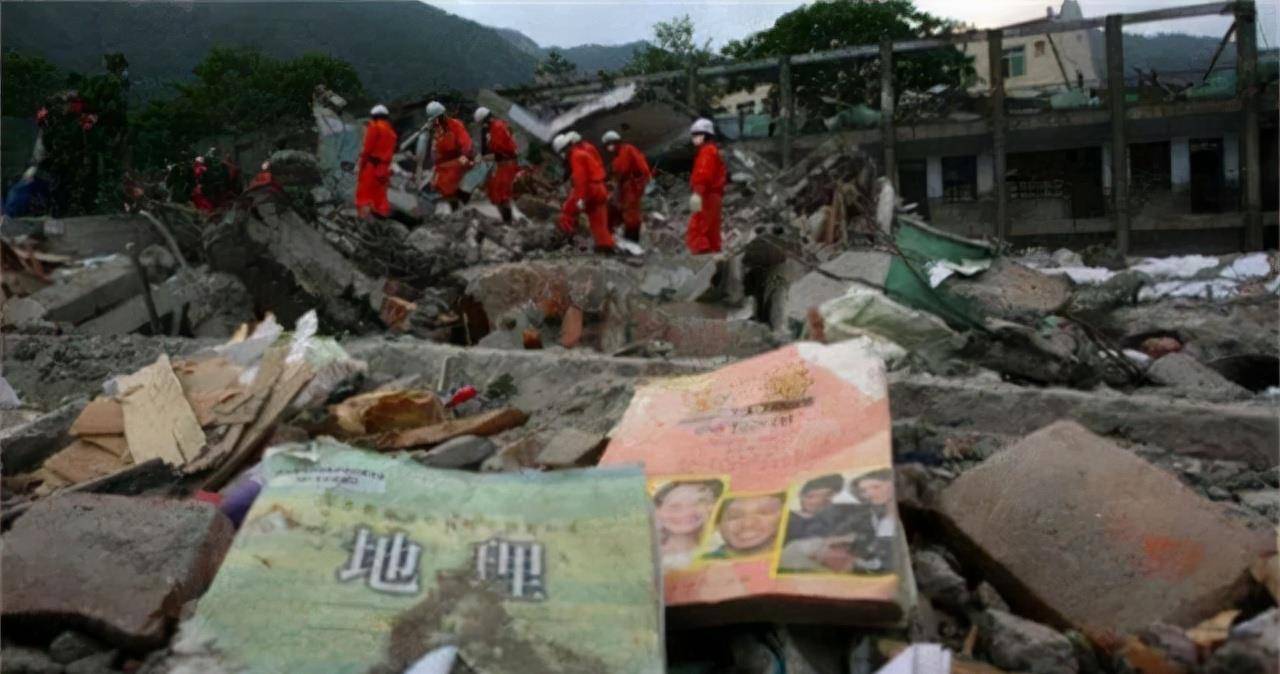 原創汶川地震中他被軍人救出，多年後他研究生入伍圓夢軍營