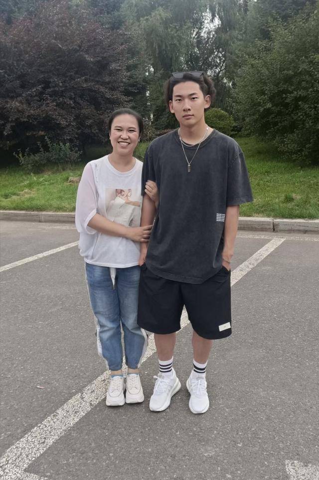 蘇翊鳴小學班主任：他身上最動人的光芒，遠不止於賽場