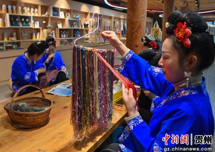 貴州臺江：趕訂單迎新春 苗族手工刺繡忙